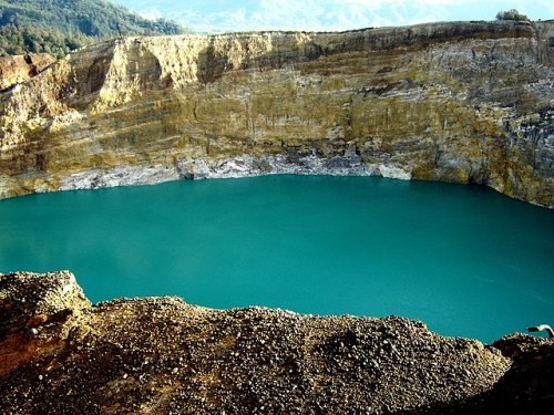 Келимуту – трёхцветные озёра в Индонезии. GoUDyQDz3h4