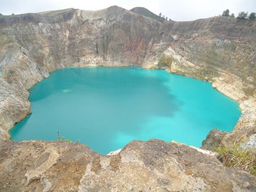 Келимуту – трёхцветные озёра в Индонезии. SwINNT7GYQE